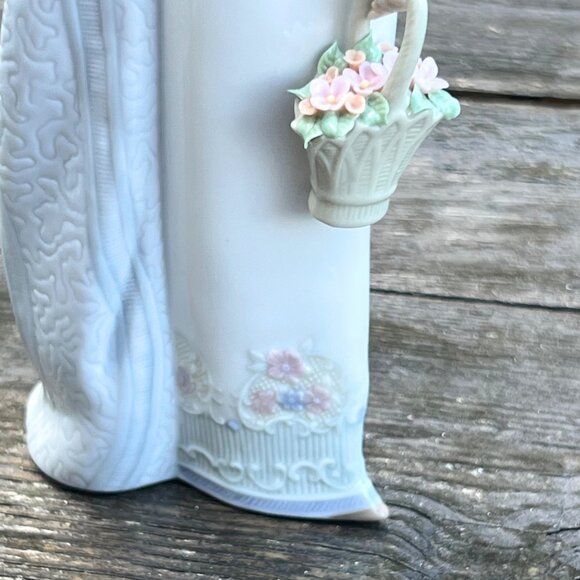 RETIRED LLADRO 7622 BASKET OF LOVE GIRL & FLOWERS FIGURINE with Original BOX - Picture 5 of 13